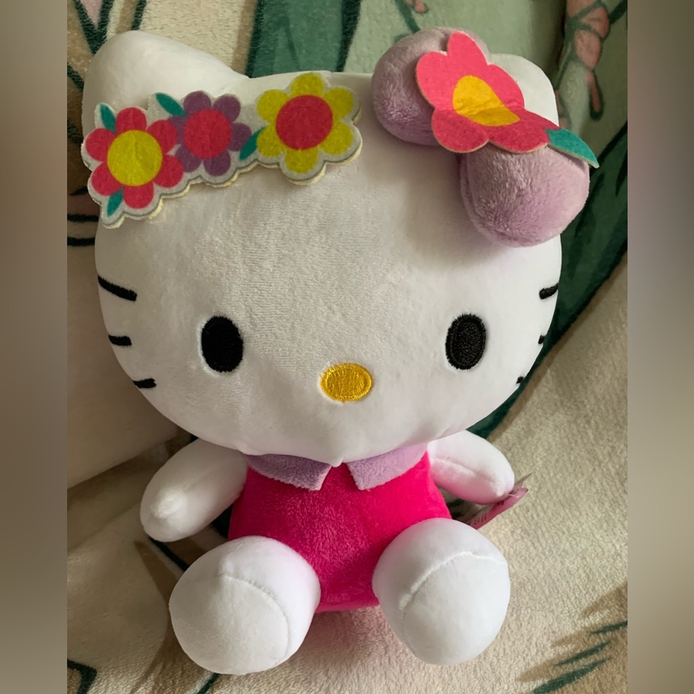 Sanrio Hello Kitty small plush NWT (see description)